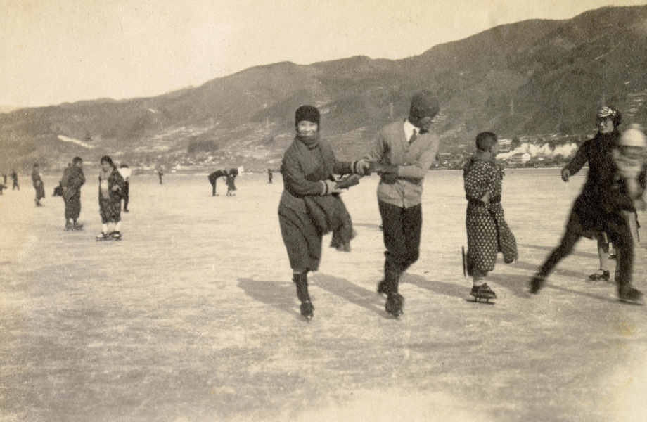 スケートを楽しむ土浦夫妻（1930年代）